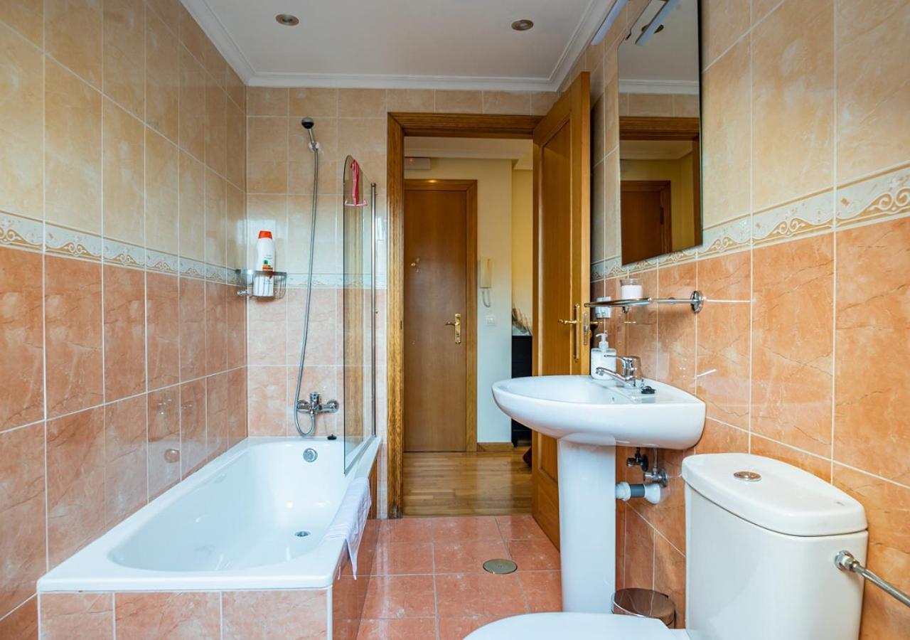 Apartamento Irene Centrico Con Wifi Y Parking Coche Tamano Medio Cangas De Onis Bagian luar foto